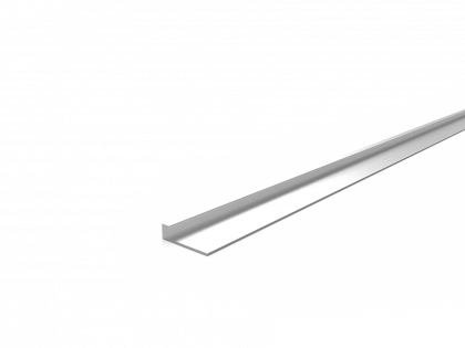 Hochwertiges Aluminiumprofil zur vielseitigen Anwendung Langes Aluminiumprofil in L-Form für diverse Konstruktionen und Montagen