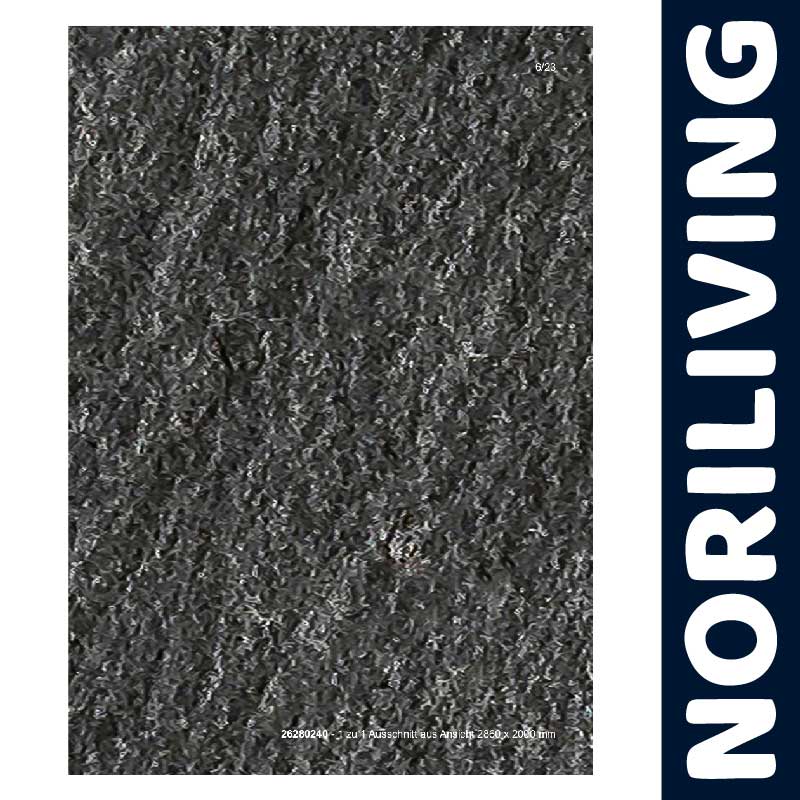 Nahaufnahme eines dunkelgrauen, strukturierten Teppichs von Noriliving mit vertikalem Logo am rechten Rand