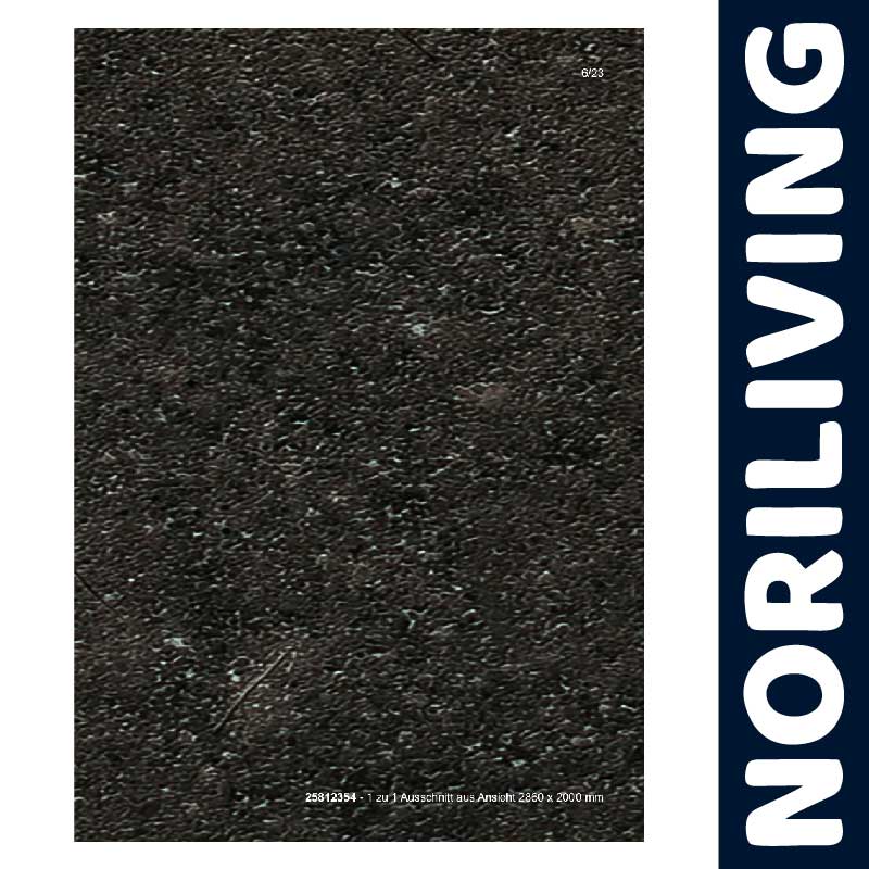 Detailansicht von norliving Teppich in dunkler Farbe Nahaufnahme eines dunklen Teppichmusters der Marke Noriliving