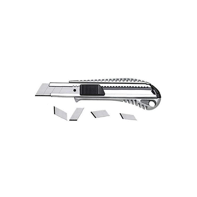 Silbernes Cutter-Messer mit schwarzen Akzenten und mehreren Ersatzklingen
